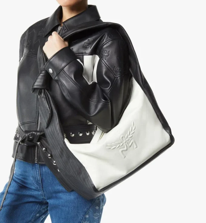 Aren Shoulder Bag in Lambskin Aren Shoulder Bag in Lambskin