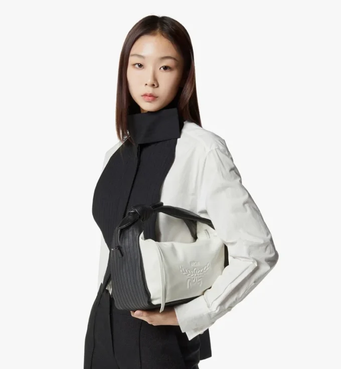 Aren Shoulder Bag in Lambskin Aren Shoulder Bag in Lambskin